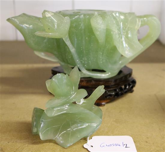 Jade teapot & stand(-)